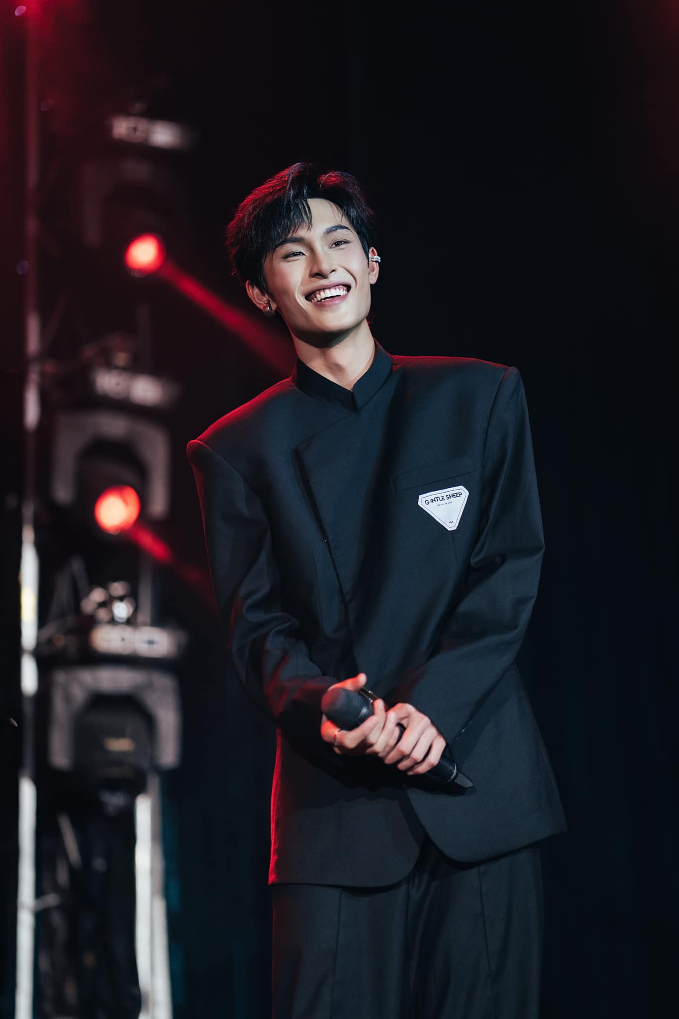 Wren Evans ra nhạc trở lại showbiz: Người cũ người mới ai cũng c&oacute; qu&agrave;- Ảnh 3.