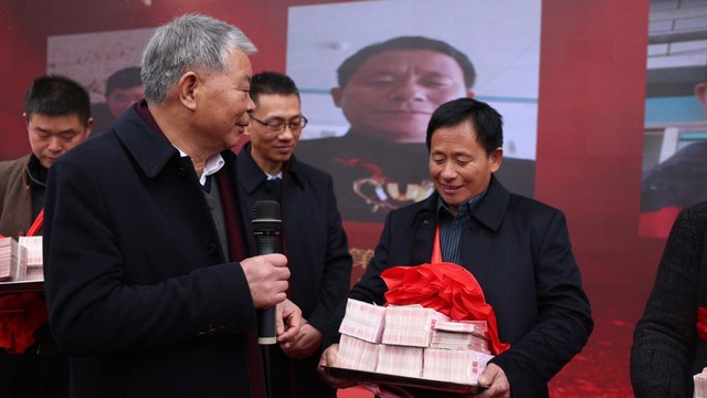 L&atilde;o n&ocirc;ng 57 tuổi nhận 2 tỷ tiền thưởng Tết từ c&ocirc;ng ty n&ocirc;ng nghiệp: H&eacute; lộ cơ chế nhận tiền- Ảnh 2.