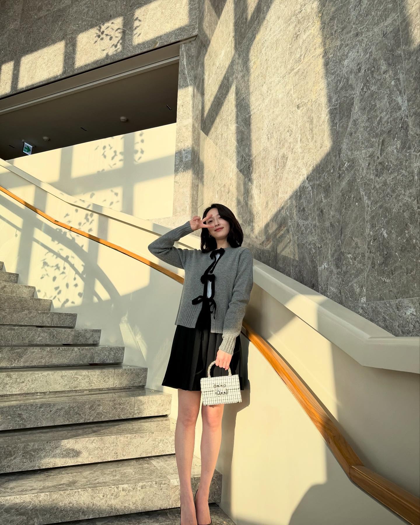 Nữ ch&iacute;nh phim Taxi Driver 33 tuổi nhưng tr&ocirc;ng như nữ sinh, style ngo&agrave;i đời c&ograve;n trẻ trung hơn nữa- Ảnh 3.