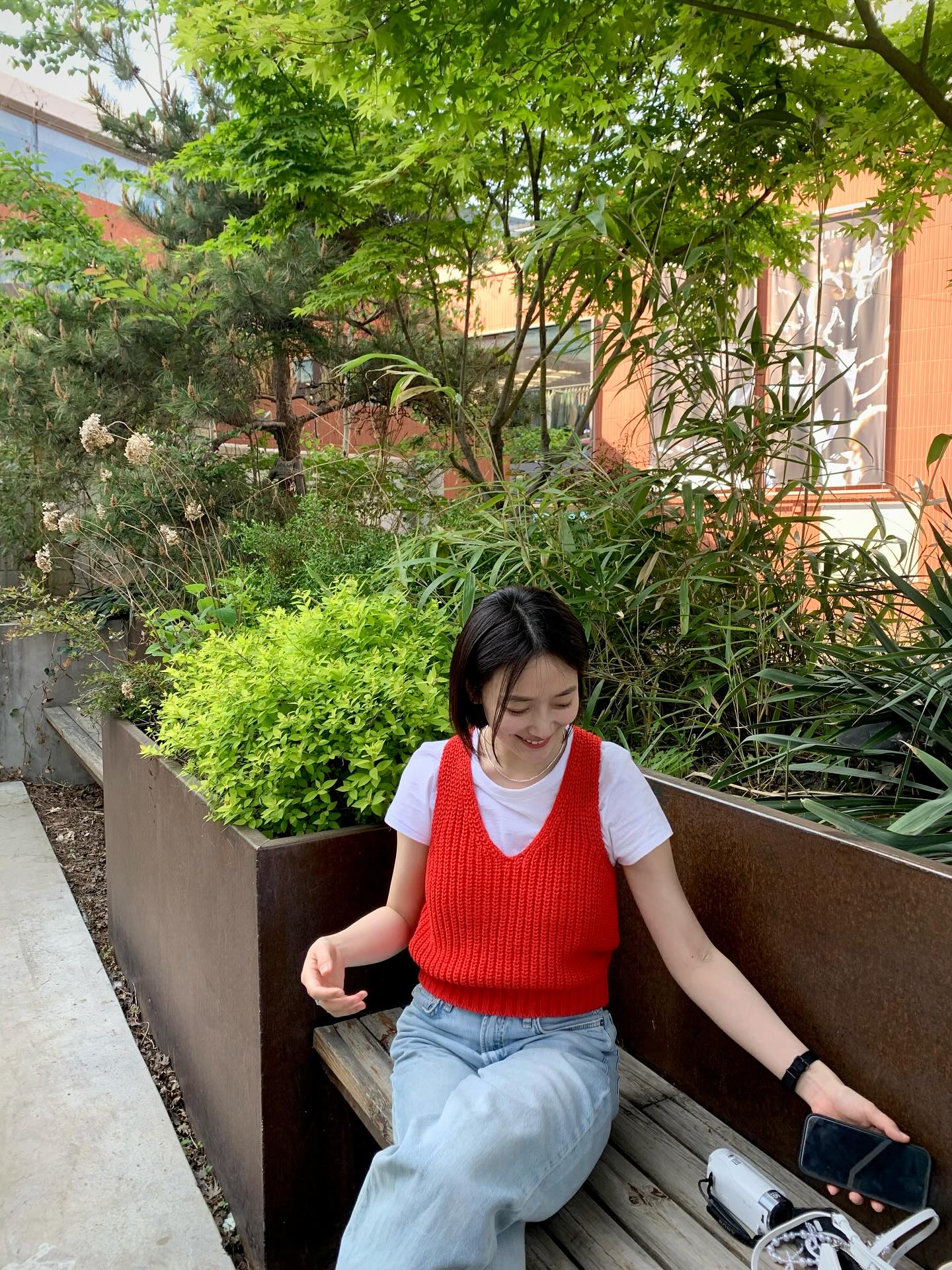 Nữ ch&iacute;nh phim Taxi Driver 33 tuổi nhưng tr&ocirc;ng như nữ sinh, style ngo&agrave;i đời c&ograve;n trẻ trung hơn nữa- Ảnh 6.