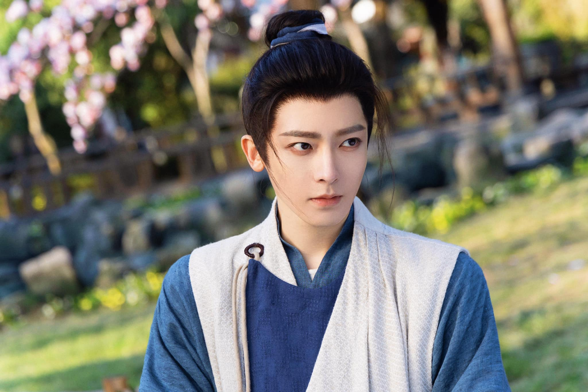 Chỉ cần cặp đ&ocirc;i n&agrave;y đứng cạnh nhau th&igrave; nơi đ&oacute; ch&iacute;nh l&agrave; bồng lai ti&ecirc;n cảnh, đẹp đến nỗi kh&ocirc;ng cho ai đẹp c&ugrave;ng- Ảnh 1.