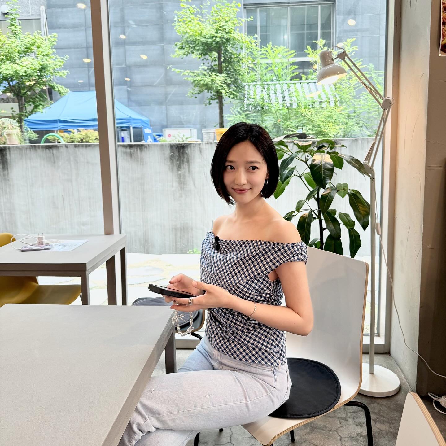 Nữ ch&iacute;nh phim Taxi Driver 33 tuổi nhưng tr&ocirc;ng như nữ sinh, style ngo&agrave;i đời c&ograve;n trẻ trung hơn nữa- Ảnh 2.