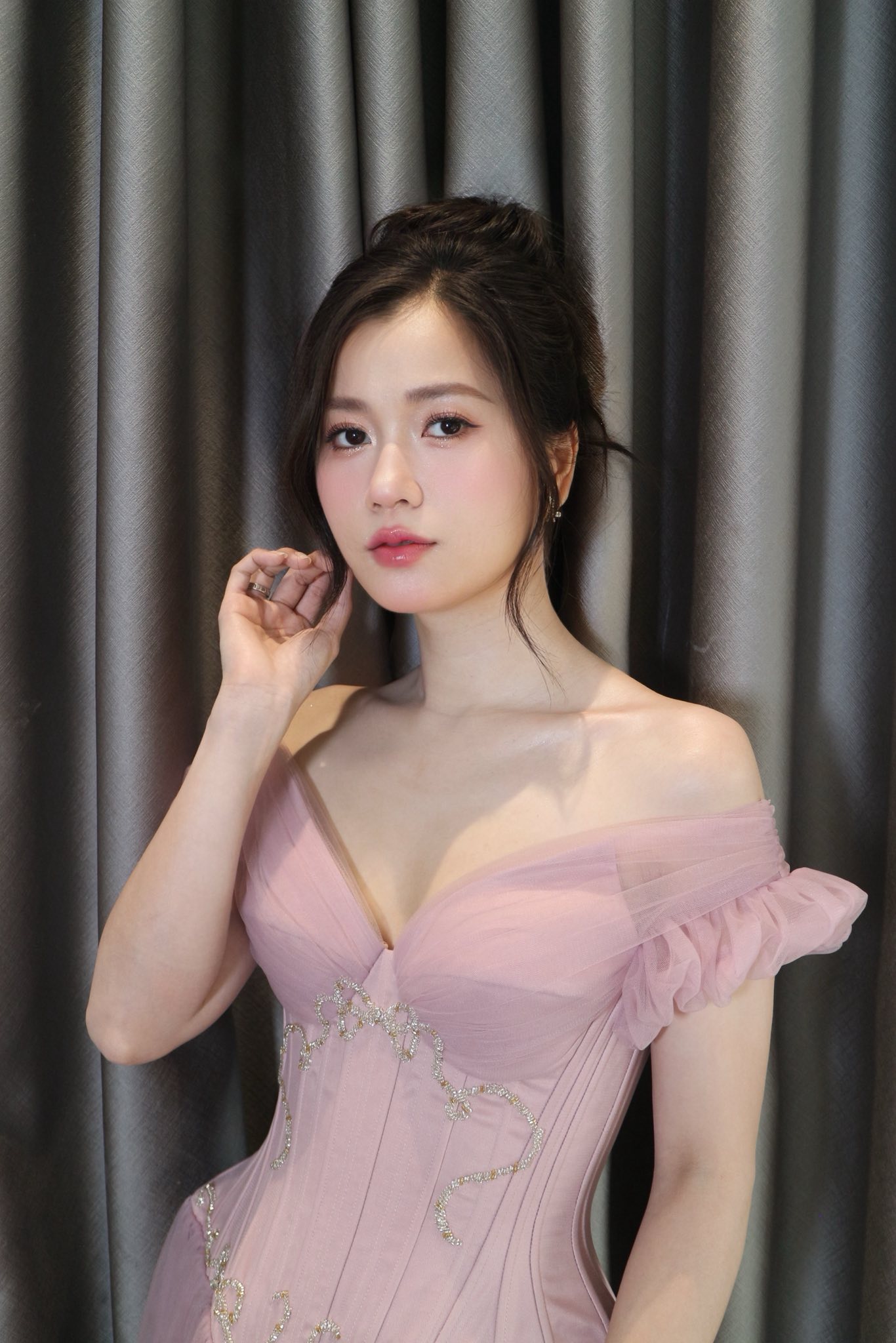 L&acirc;m Vỹ Dạ lại trẻ măng, đ&ocirc;i ch&acirc;n ho&aacute; ra cũng thuộc h&agrave;ng cực phẩm!- Ảnh 8.