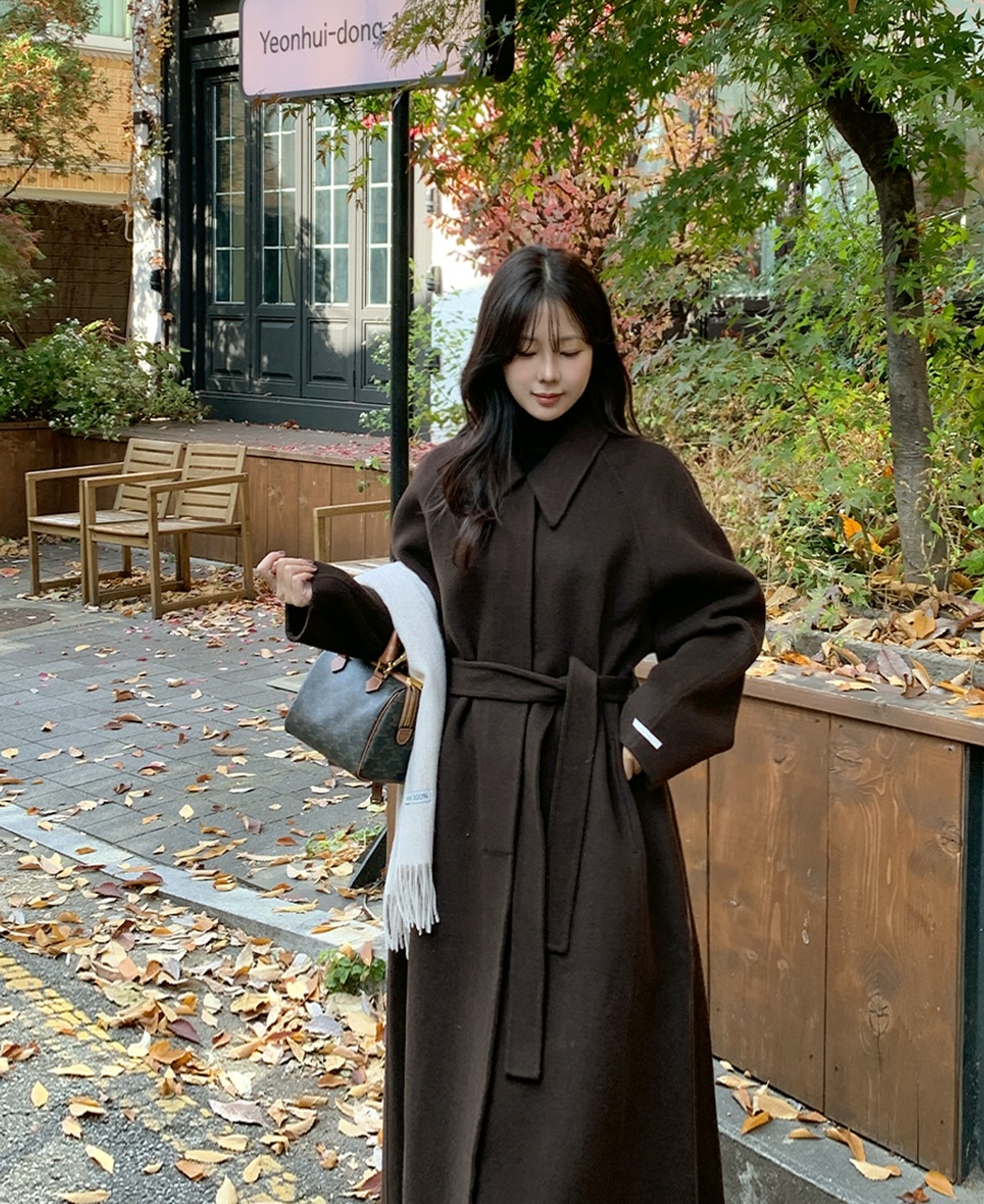 4 kiểu &aacute;o kho&aacute;c ho&agrave;n hảo cho n&agrave;ng c&oacute; chiều cao khi&ecirc;m tốn: Mẫu số 2 đặc biệt sang chảnh v&agrave; long lanh- Ảnh 7.