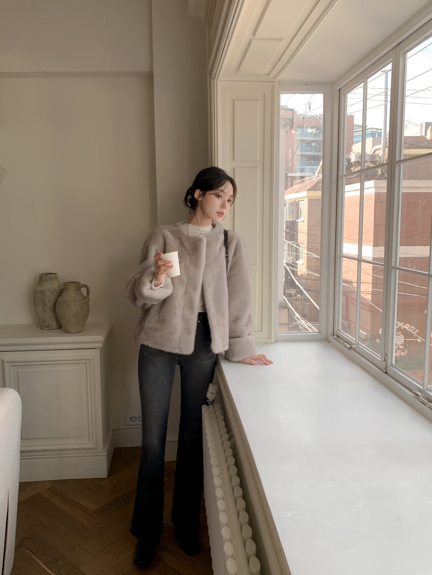 4 kiểu &aacute;o kho&aacute;c ho&agrave;n hảo cho n&agrave;ng c&oacute; chiều cao khi&ecirc;m tốn: Mẫu số 2 đặc biệt sang chảnh v&agrave; long lanh- Ảnh 4.