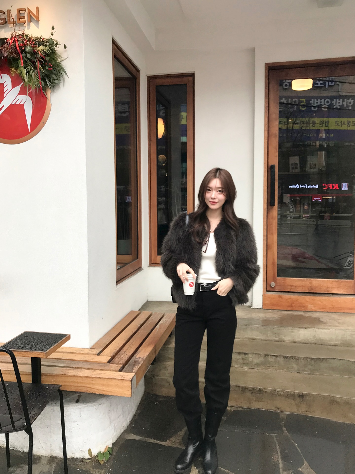 4 kiểu &aacute;o kho&aacute;c ho&agrave;n hảo cho n&agrave;ng c&oacute; chiều cao khi&ecirc;m tốn: Mẫu số 2 đặc biệt sang chảnh v&agrave; long lanh- Ảnh 5.