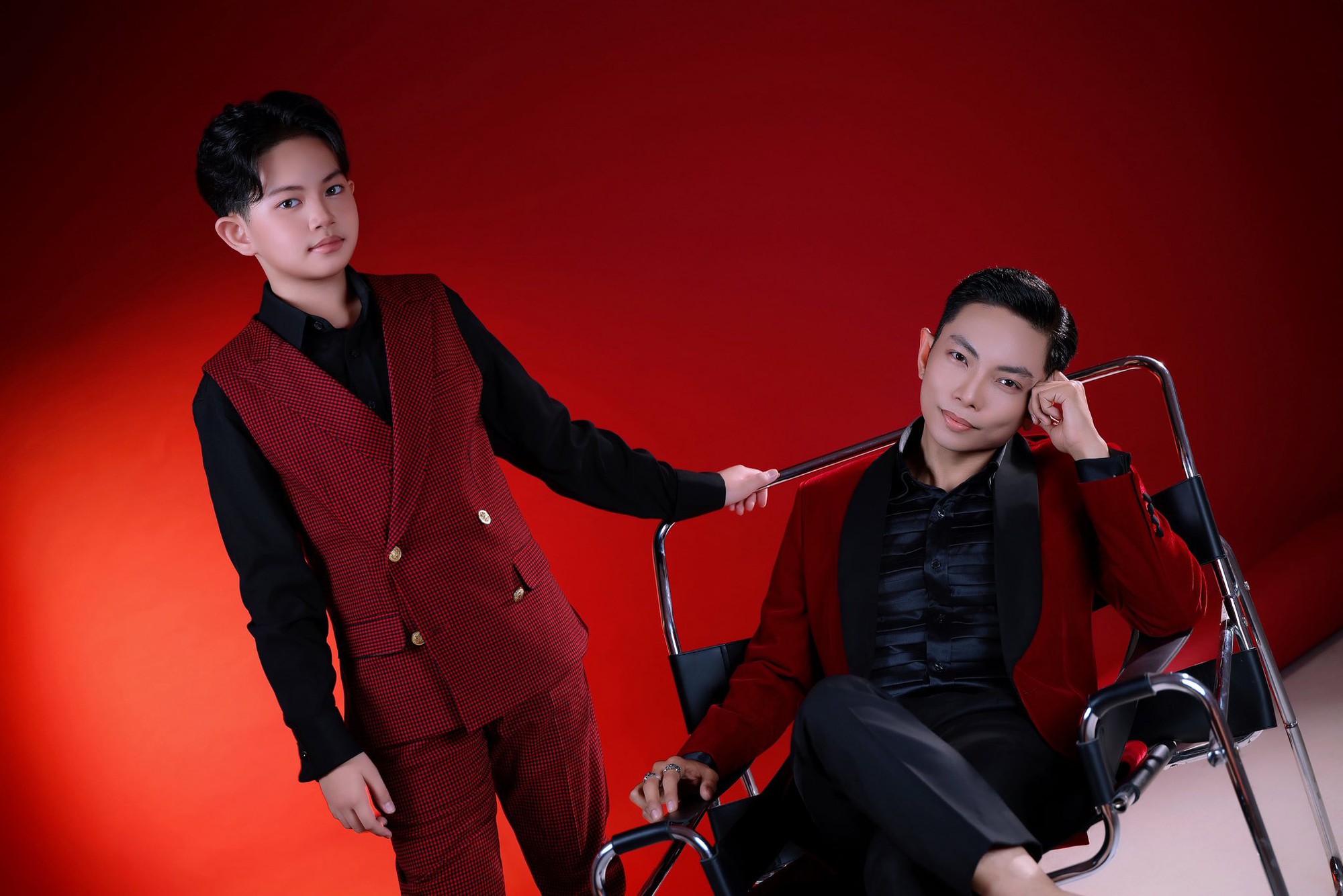 Phan Hiển khoe ảnh với con trai Kubi, tự nhận: 