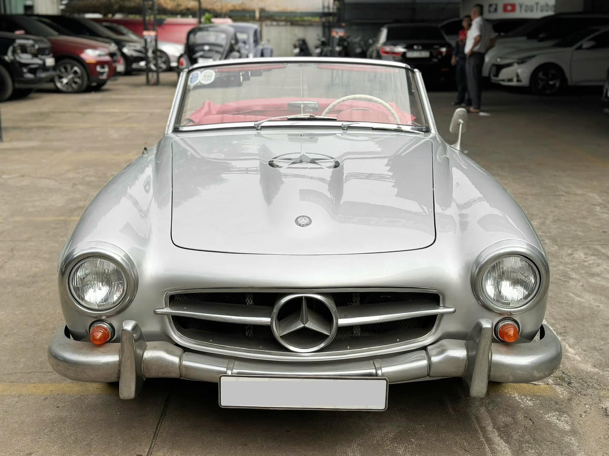 H&agrave;ng hiếm Mercedes-Benz 190 SL gi&aacute; 13 tỷ đồng l&ecirc;n s&agrave;n: &lsquo;M&oacute;n đồ chơi&rsquo; c&ugrave;ng gu với &ocirc;ng Đặng L&ecirc; Nguy&ecirc;n Vũ, cả Việt Nam chỉ c&oacute; v&agrave;i chiếc- Ảnh 5.