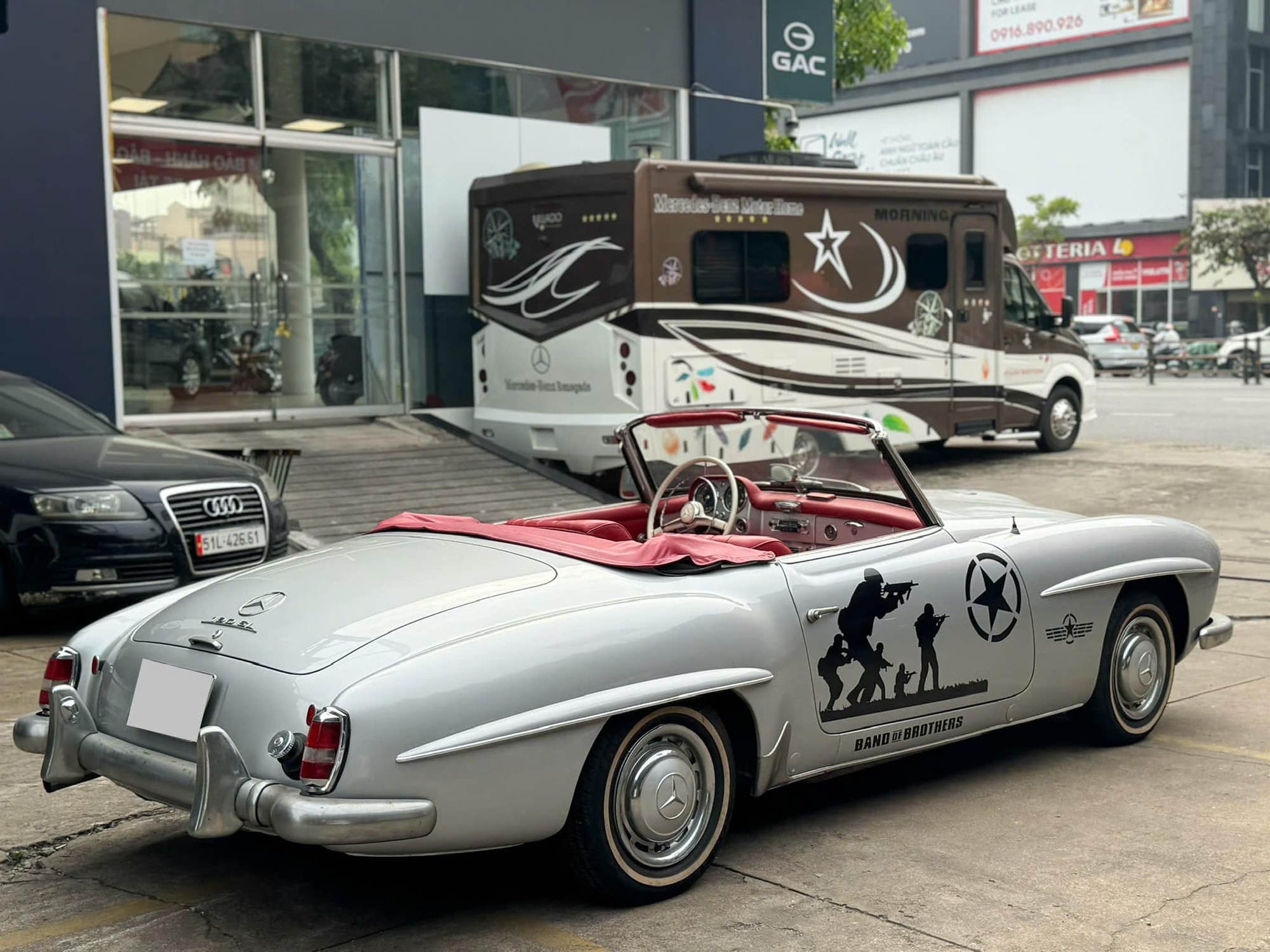 H&agrave;ng hiếm Mercedes-Benz 190 SL gi&aacute; 13 tỷ đồng l&ecirc;n s&agrave;n: &lsquo;M&oacute;n đồ chơi&rsquo; c&ugrave;ng gu với &ocirc;ng Đặng L&ecirc; Nguy&ecirc;n Vũ, cả Việt Nam chỉ c&oacute; v&agrave;i chiếc- Ảnh 6.
