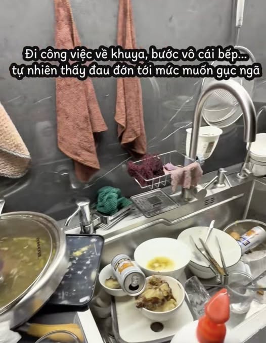 Chiếc bồn rửa b&aacute;t đủ "g&acirc;y b&atilde;o" MXH: Nếu c&aacute;i nh&agrave; n&agrave;y kh&ocirc;ng c&oacute; phụ nữ th&igrave; sẽ biến th&agrave;nh c&aacute;i g&igrave;?- Ảnh 1.
