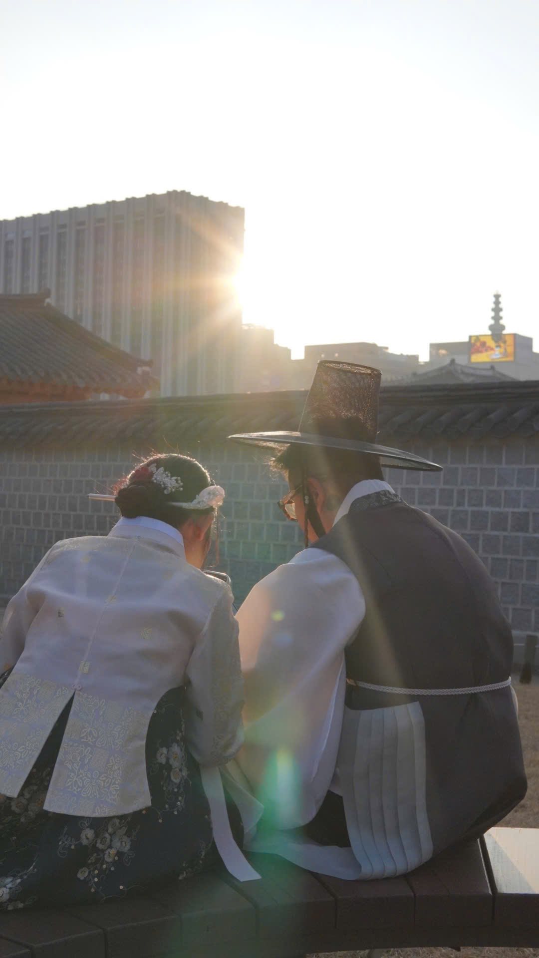 Đạo diễn Vbiz xả kho ảnh bên bạn gái nóng bỏng sau khi Đạo diễn Vbiz xả kho ảnh bên bạn gái nóng bỏng sau khi