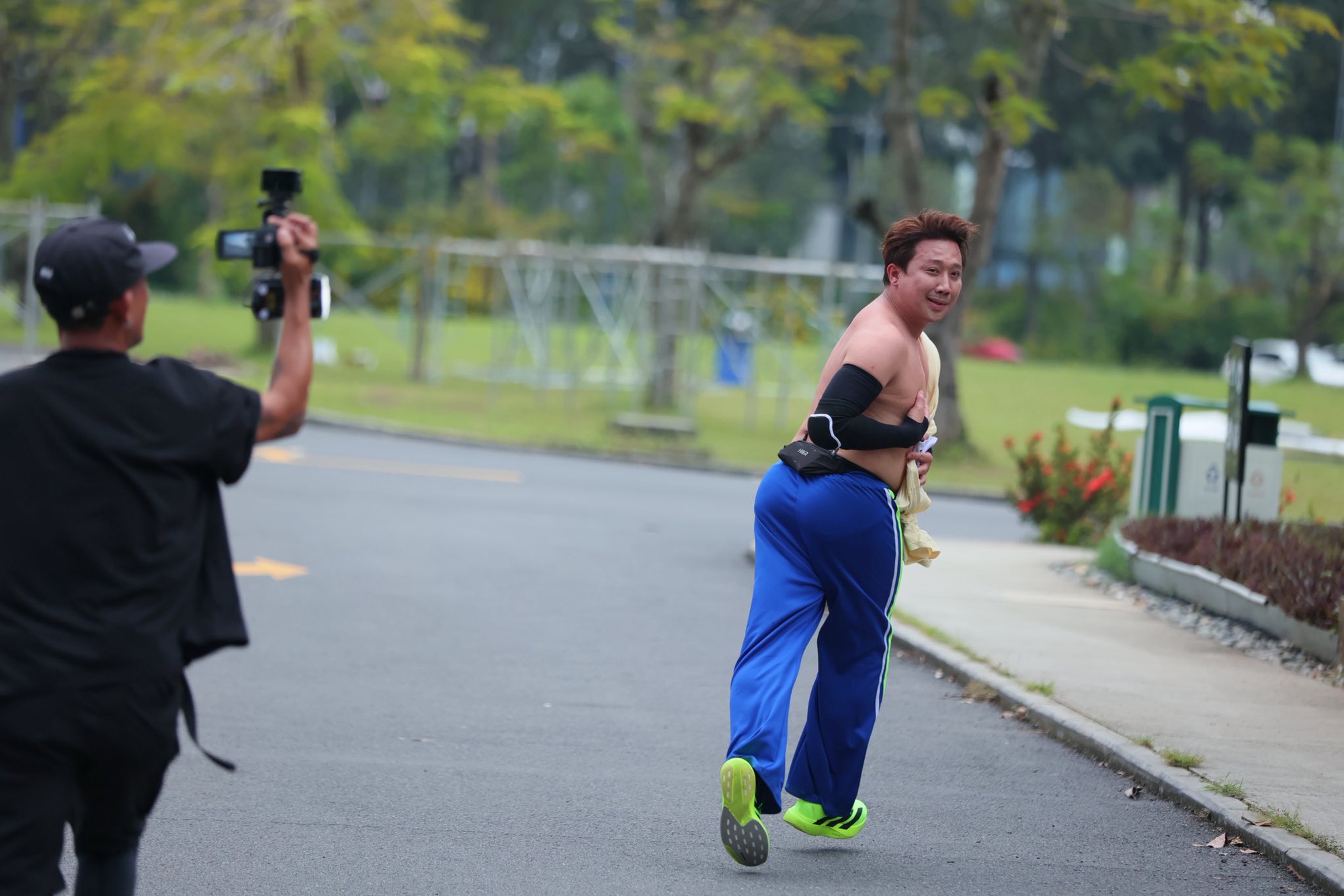 Chỉ c&oacute; em g&aacute;i mới giữ thể diện cho Trấn Th&agrave;nh- Ảnh 3.