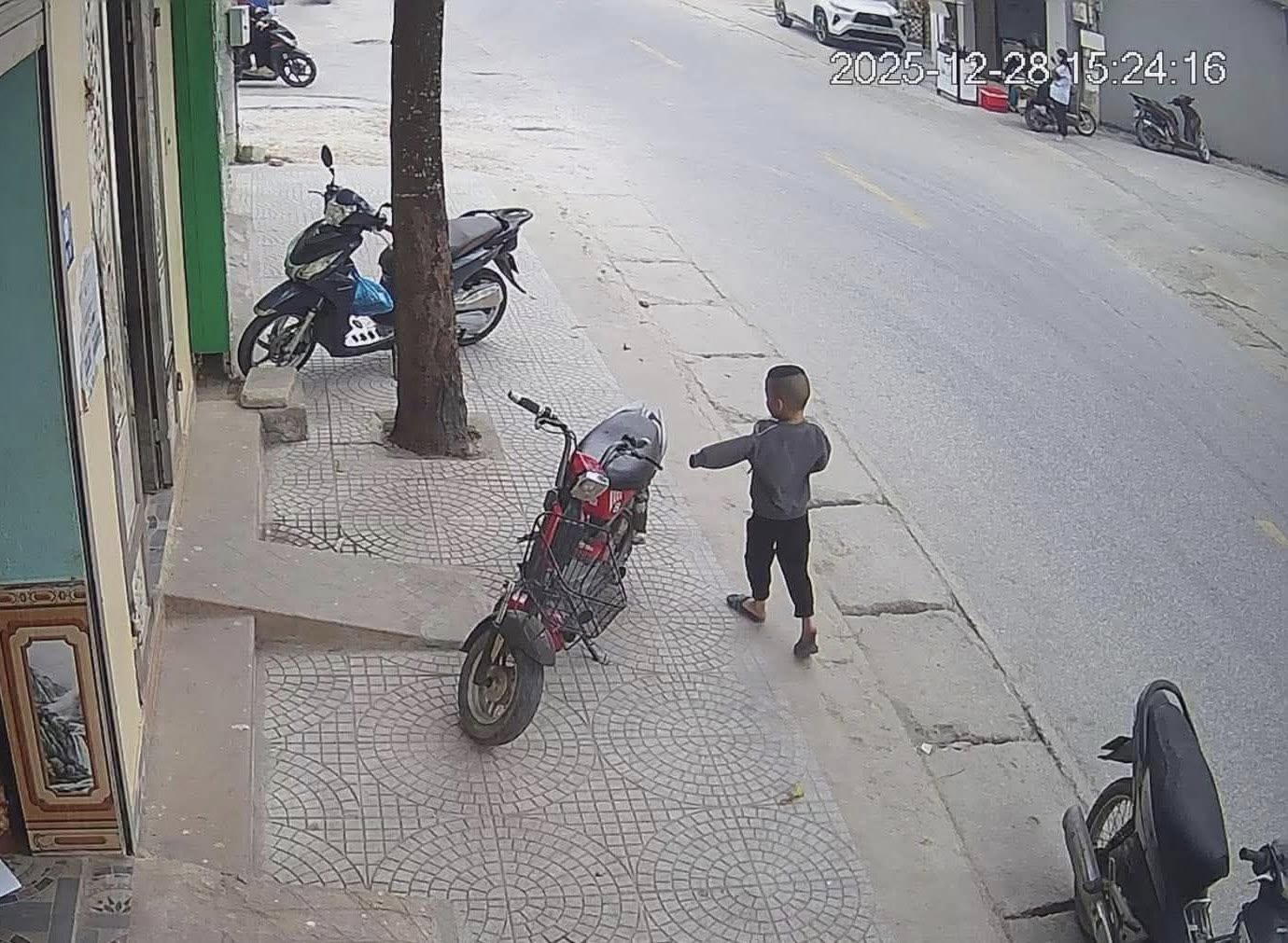 T&igrave;m thấy thi thể b&eacute; trai 5 tuổi sau khi mất t&iacute;ch nhiều ng&agrave;y ở Thanh H&oacute;a- Ảnh 1.