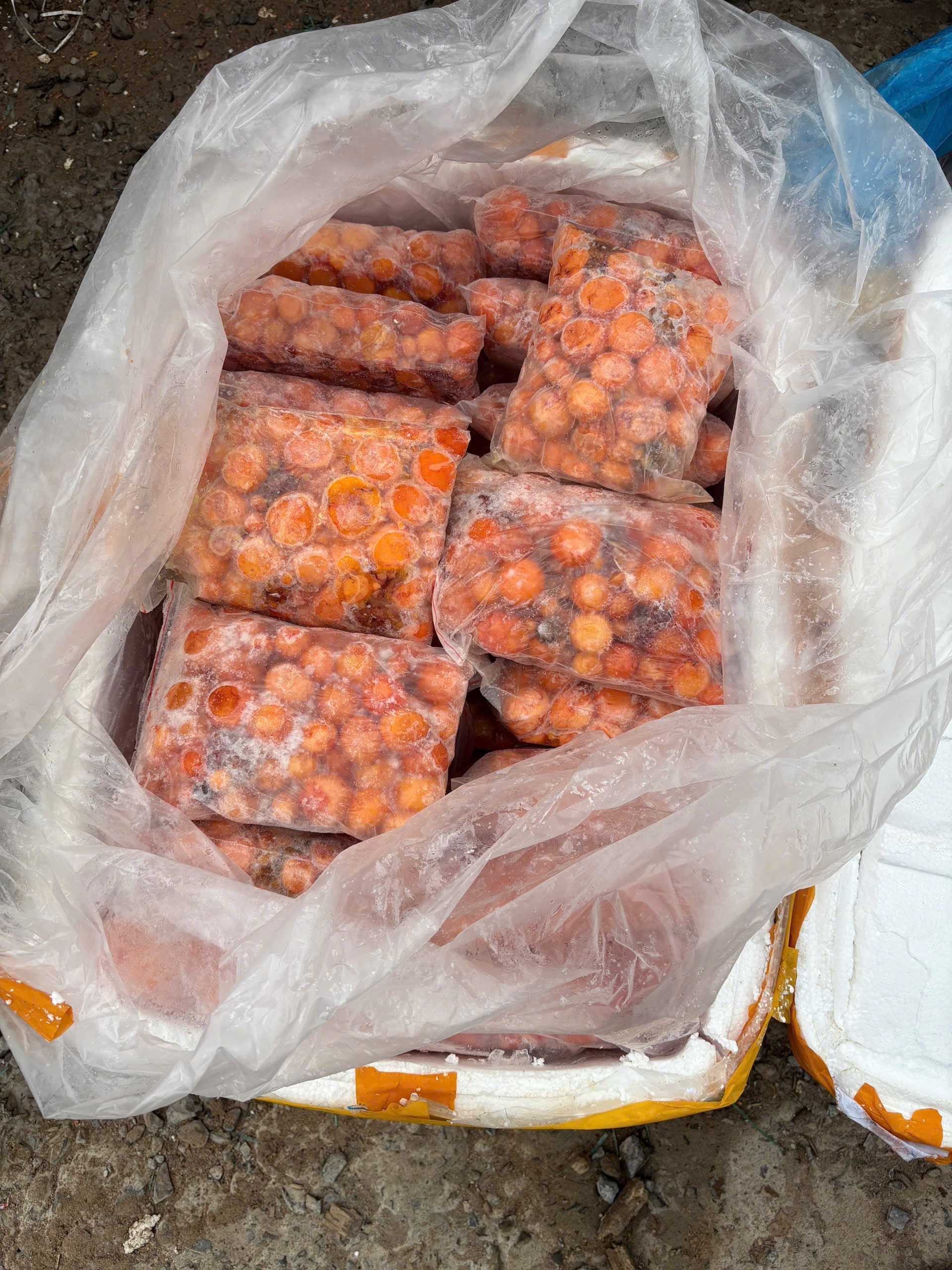 Sự thật bất ngờ khi Công an TPHCM kiểm tra 11 cơ sở chế biến thực phẩm- Ảnh 2. Sự thật bất ngờ khi Công an TPHCM kiểm tra 11 cơ sở chế biến thực phẩm- Ảnh 2.