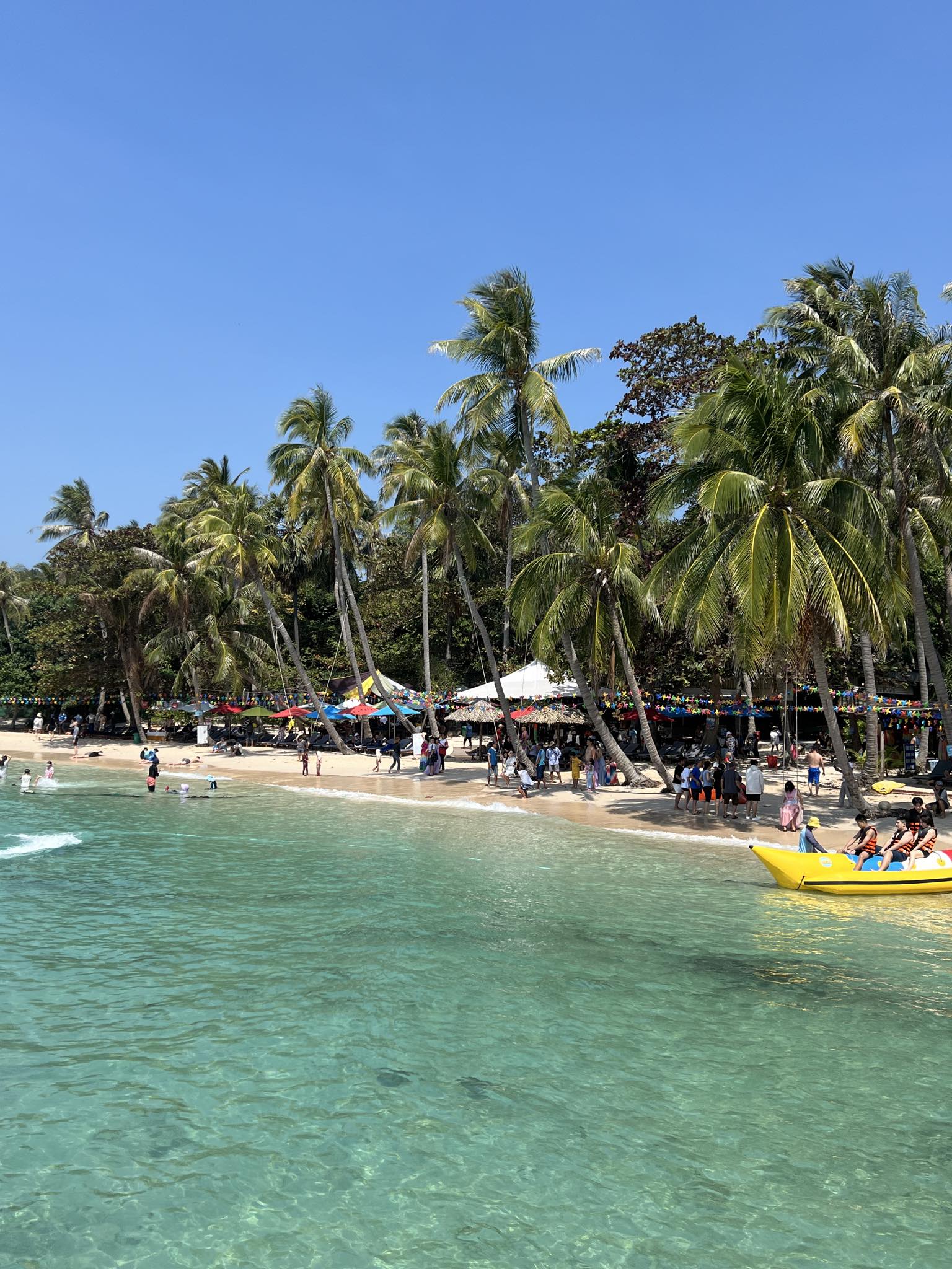 Gần 90% kh&aacute;ch sạn ở Ph&uacute; Quốc "ch&aacute;y" ph&ograve;ng dịp Tết Dương lịch, chỉ c&ograve;n ph&ograve;ng 66 triệu đồng trở l&ecirc;n- Ảnh 1.