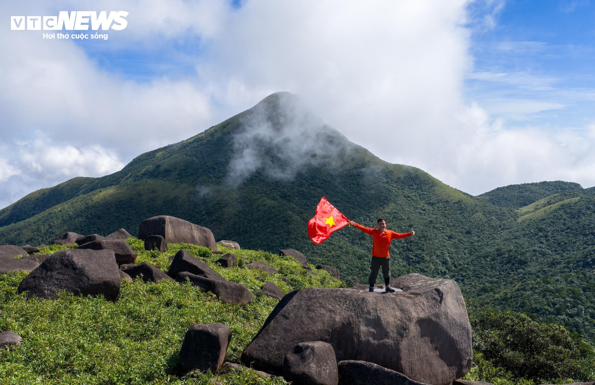 'Săn m&acirc;y', ngắm cảnh đẹp hoang sơ tr&ecirc;n 'n&oacute;c nh&agrave;' Quảng Trị ở d&atilde;y Trường Sơn- Ảnh 10.