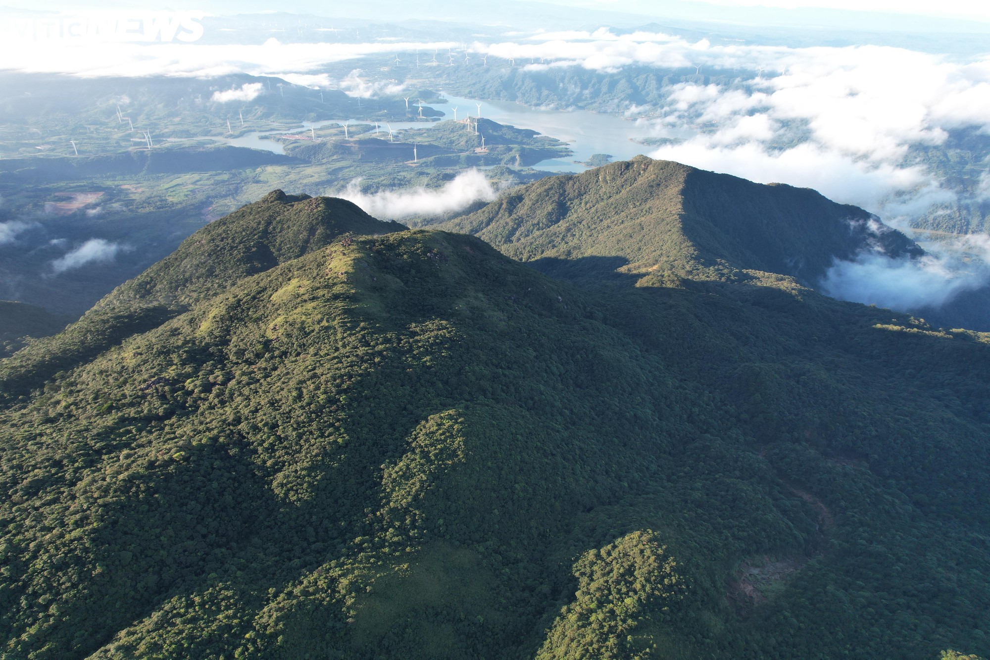 'Săn m&acirc;y', ngắm cảnh đẹp hoang sơ tr&ecirc;n 'n&oacute;c nh&agrave;' Quảng Trị ở d&atilde;y Trường Sơn- Ảnh 1.