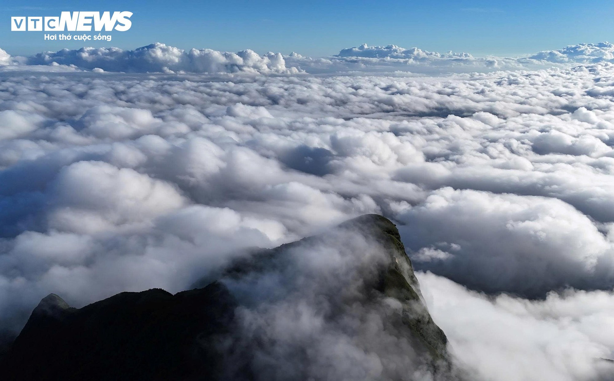 'Săn m&acirc;y', ngắm cảnh đẹp hoang sơ tr&ecirc;n 'n&oacute;c nh&agrave;' Quảng Trị ở d&atilde;y Trường Sơn- Ảnh 8.