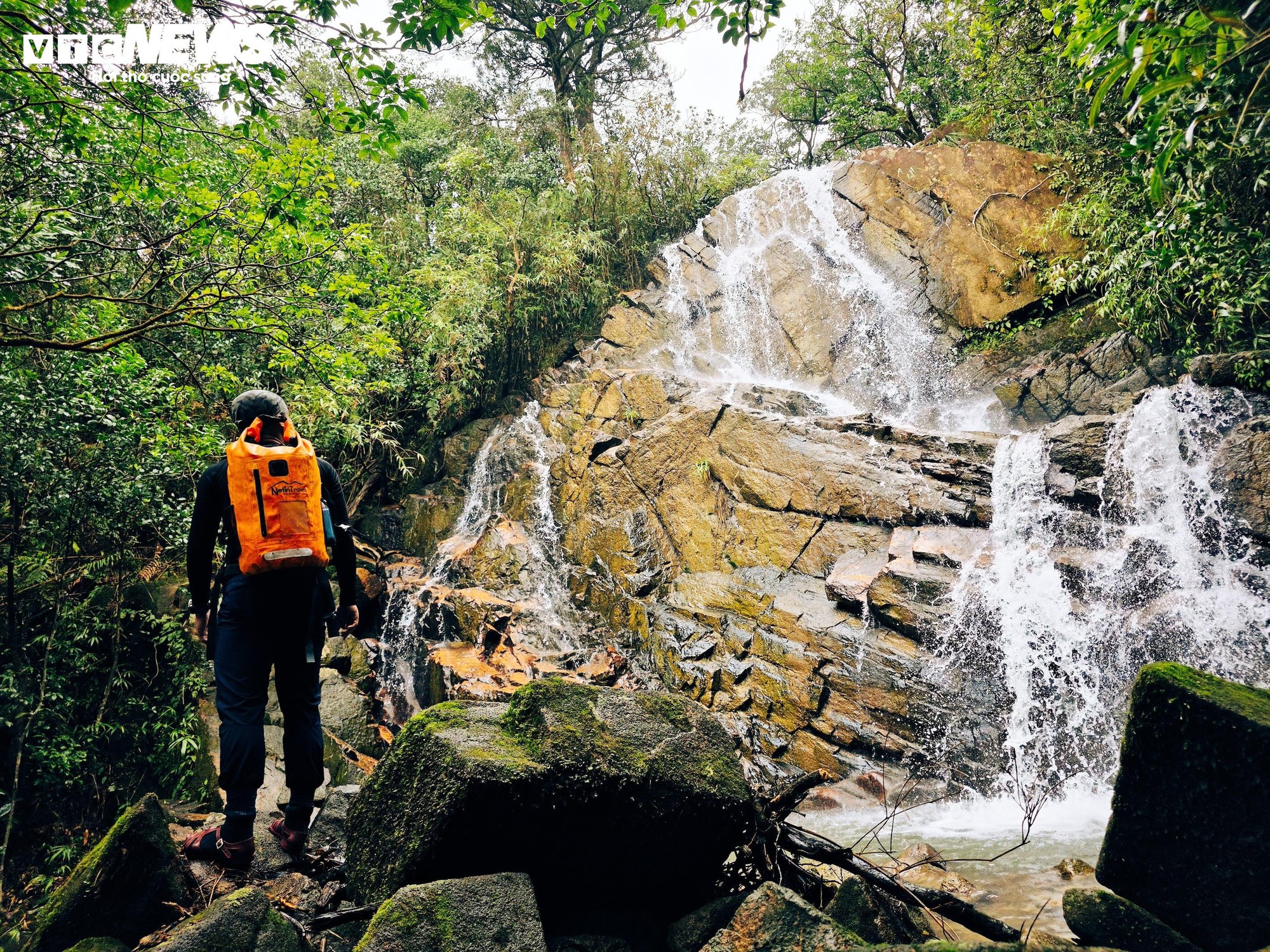 'Săn m&acirc;y', ngắm cảnh đẹp hoang sơ tr&ecirc;n 'n&oacute;c nh&agrave;' Quảng Trị ở d&atilde;y Trường Sơn- Ảnh 3.