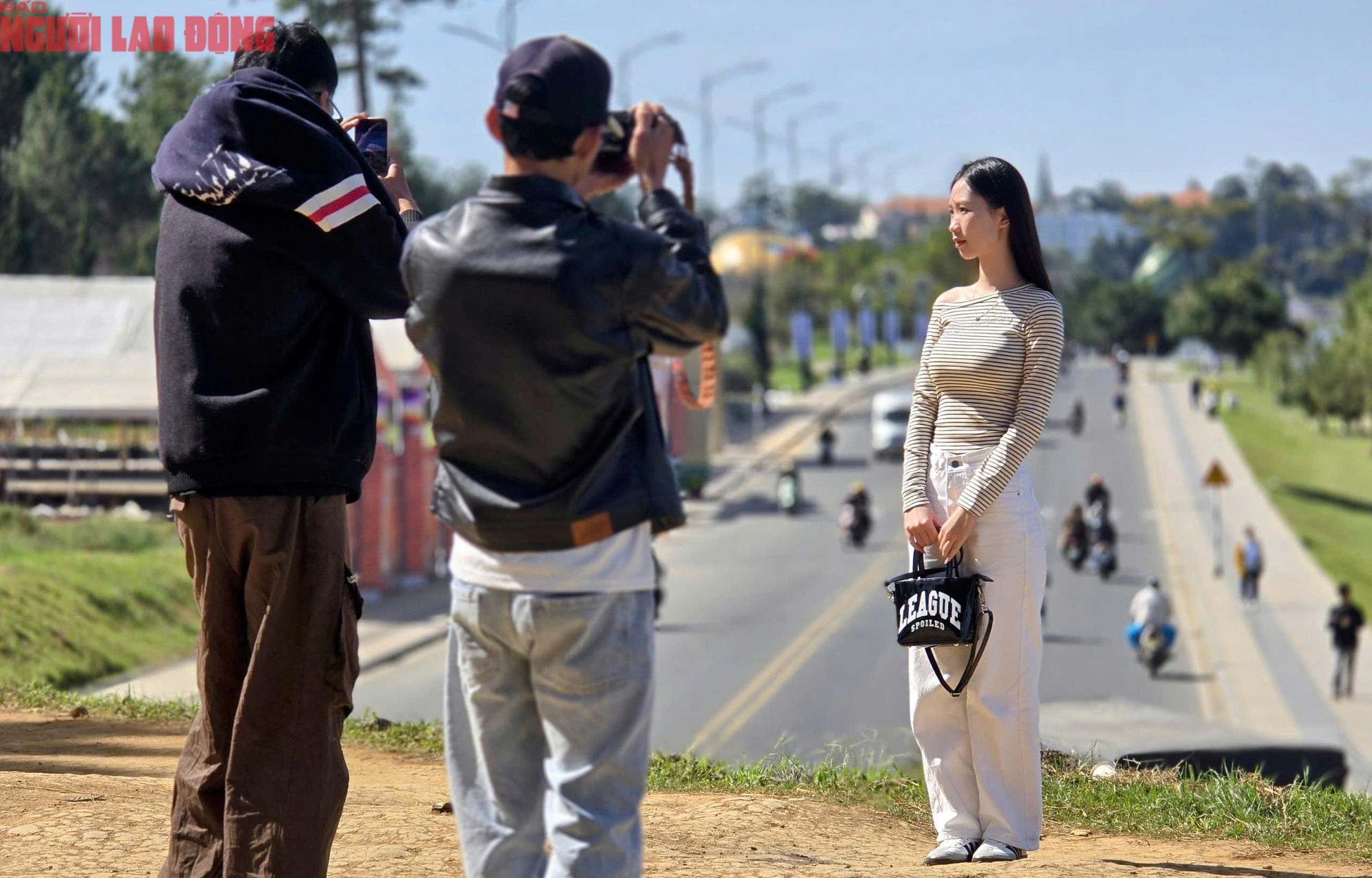 Con dốc "view siêu đẹp" ở Đà Lạt thu hút khách check-in từ sáng đến chiều- Ảnh 10. Con dốc "view siêu đẹp" ở Đà Lạt thu hút khách check-in từ sáng đến chiều- Ảnh 10.