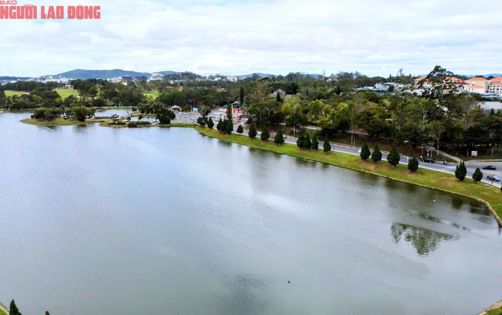 Con dốc "view siêu đẹp" ở Đà Lạt thu hút khách check-in từ sáng đến chiều- Ảnh 4. Con dốc "view siêu đẹp" ở Đà Lạt thu hút khách check-in từ sáng đến chiều- Ảnh 4.