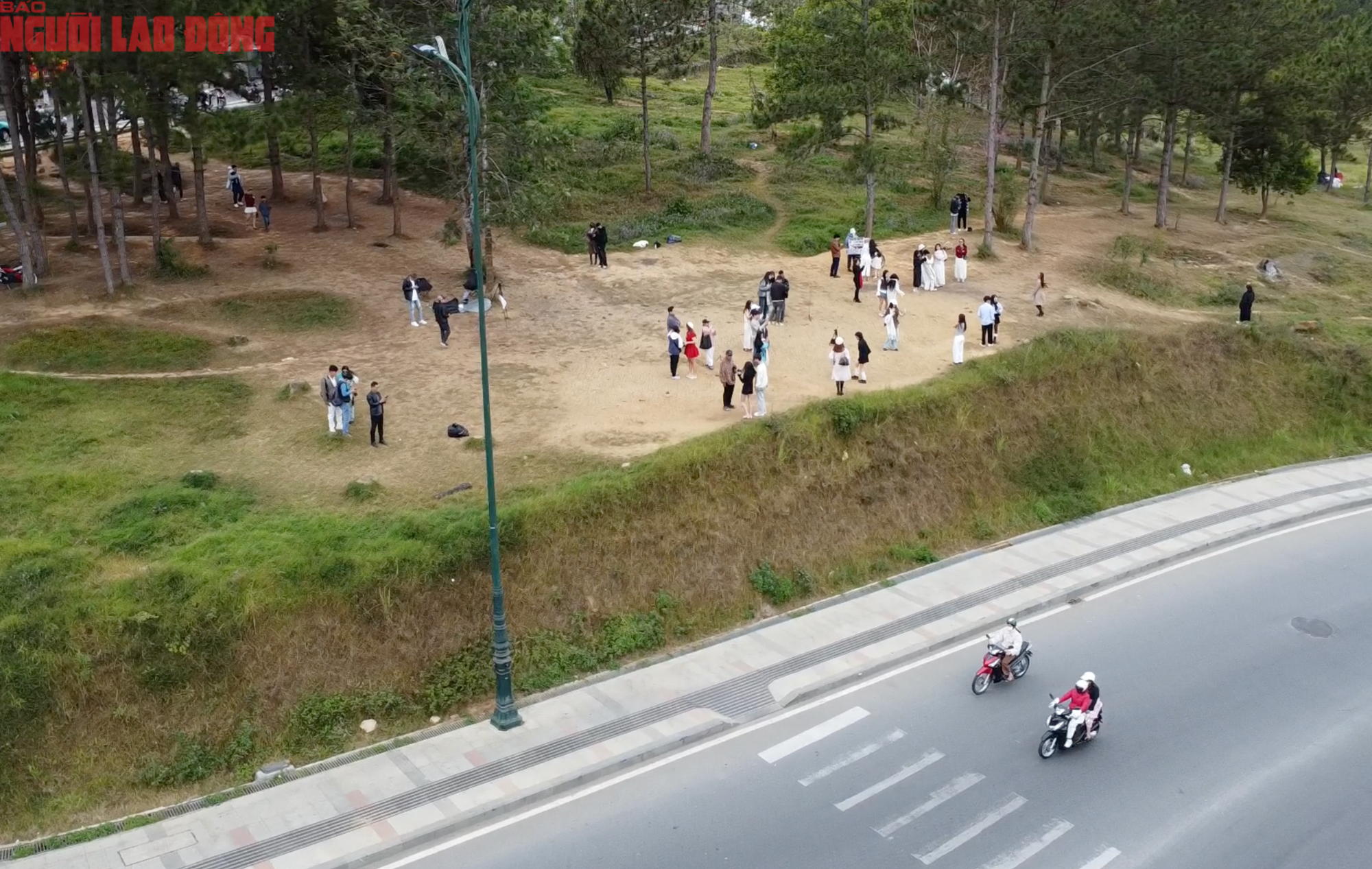 Con dốc "view siêu đẹp" ở Đà Lạt thu hút khách check-in từ sáng đến chiều- Ảnh 2. Con dốc "view siêu đẹp" ở Đà Lạt thu hút khách check-in từ sáng đến chiều- Ảnh 2.