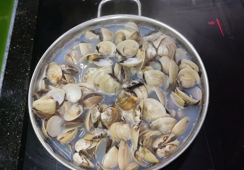 Mua ngao chỉ cần nhớ 3 mẹo này: Ăn không hết vẫn tươi, thịt không teo mà mọng ngọt như mới- Ảnh 2. Mua ngao chỉ cần nhớ 3 mẹo này: Ăn không hết vẫn tươi, thịt không teo mà mọng ngọt như mới- Ảnh 2.