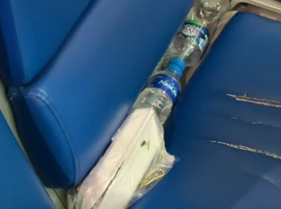 S&acirc;n bay T&acirc;n Sơn Nhất: Kh&aacute;ch đ&ocirc;ng, r&aacute;c cũng "bủa v&acirc;y"- Ảnh 4.