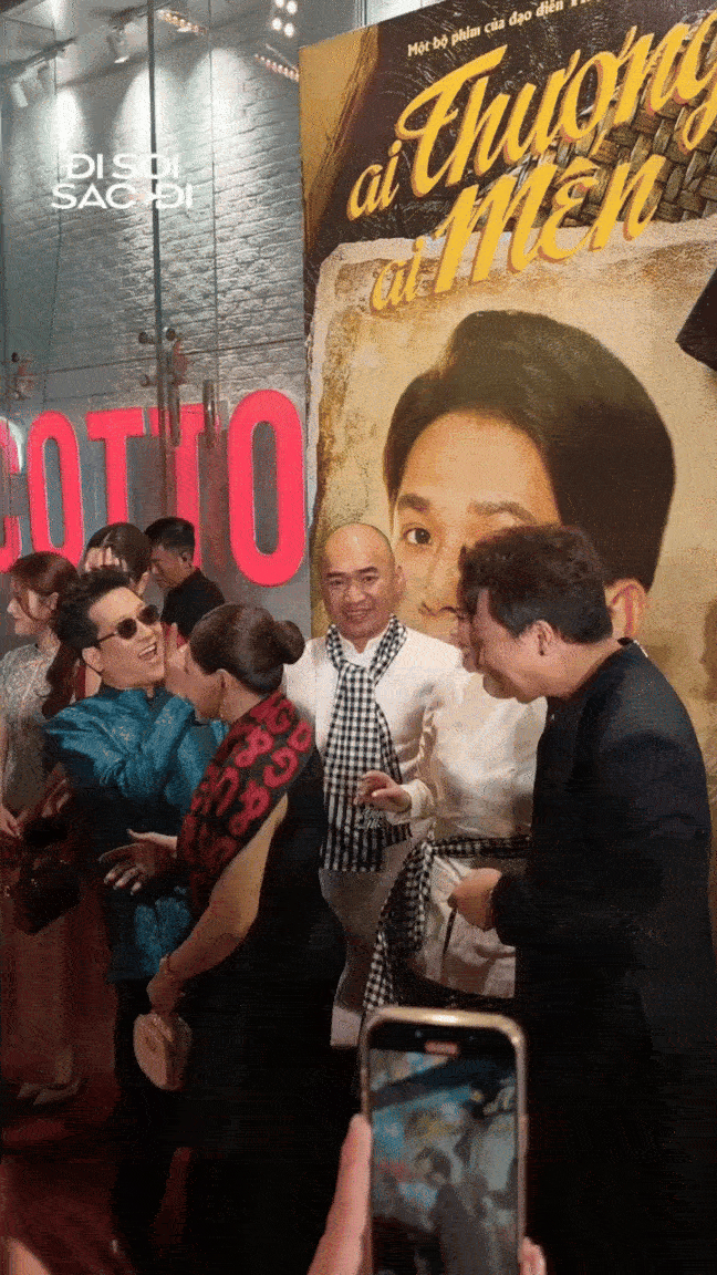 Trường Giang v&eacute;n &aacute;o ngắm 156 vi&ecirc;n kim cương tr&ecirc;n tay Trấn Th&agrave;nh- Ảnh 1.