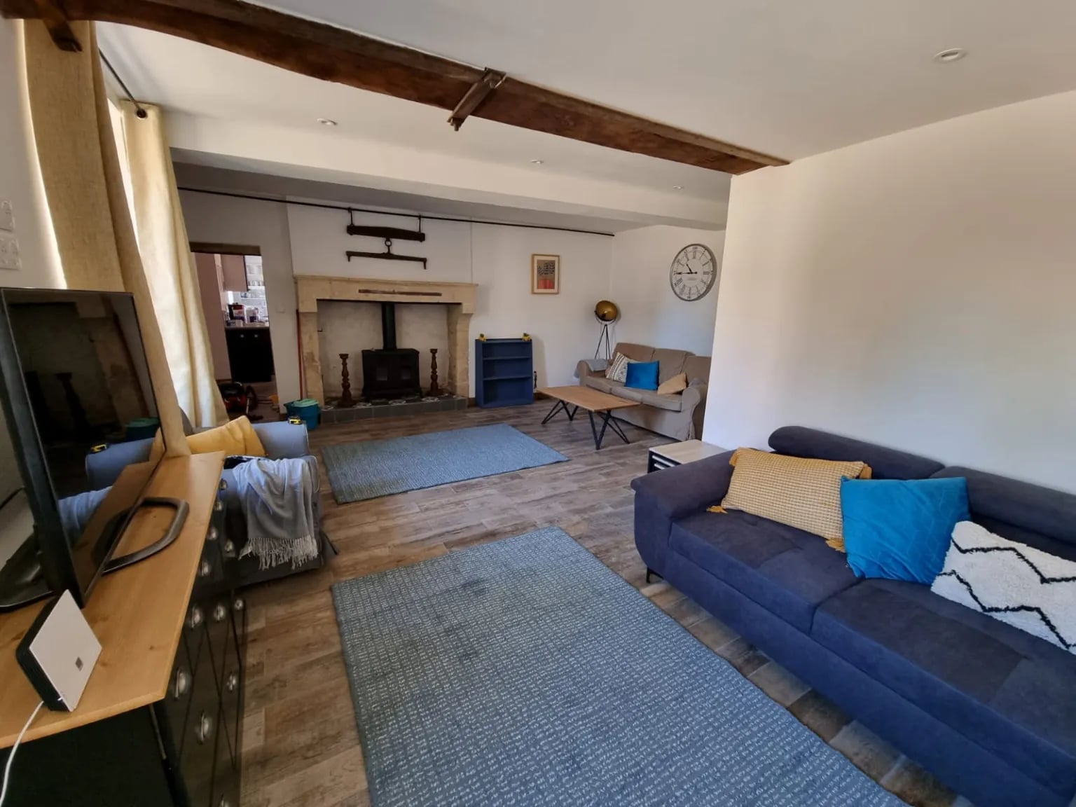 Cặp vợ chồng chi hơn 14 tỷ đồng ra nước ngo&agrave;i mua 6 căn nh&agrave; cổ, 2 nh&agrave; kho v&agrave; 3 mẫu đất để nghỉ hưu: &ldquo;Cảm gi&aacute;c giống như tr&uacute;ng xổ số&rdquo;- Ảnh 2.