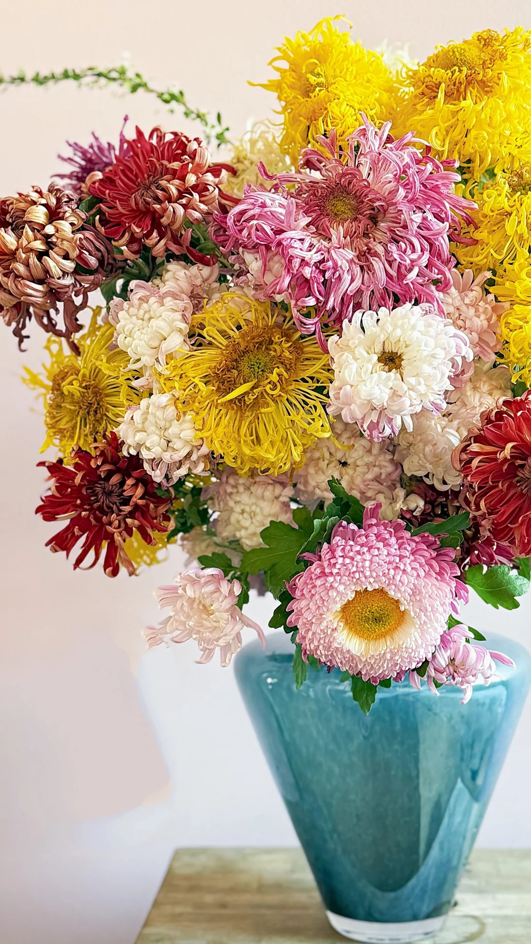 Kh&ocirc;ng chỉ đẹp, đ&acirc;y l&agrave; l&yacute; do người xưa dặn nhất định phải b&agrave;y hoa c&uacute;c ng&agrave;y Tết để gọi 