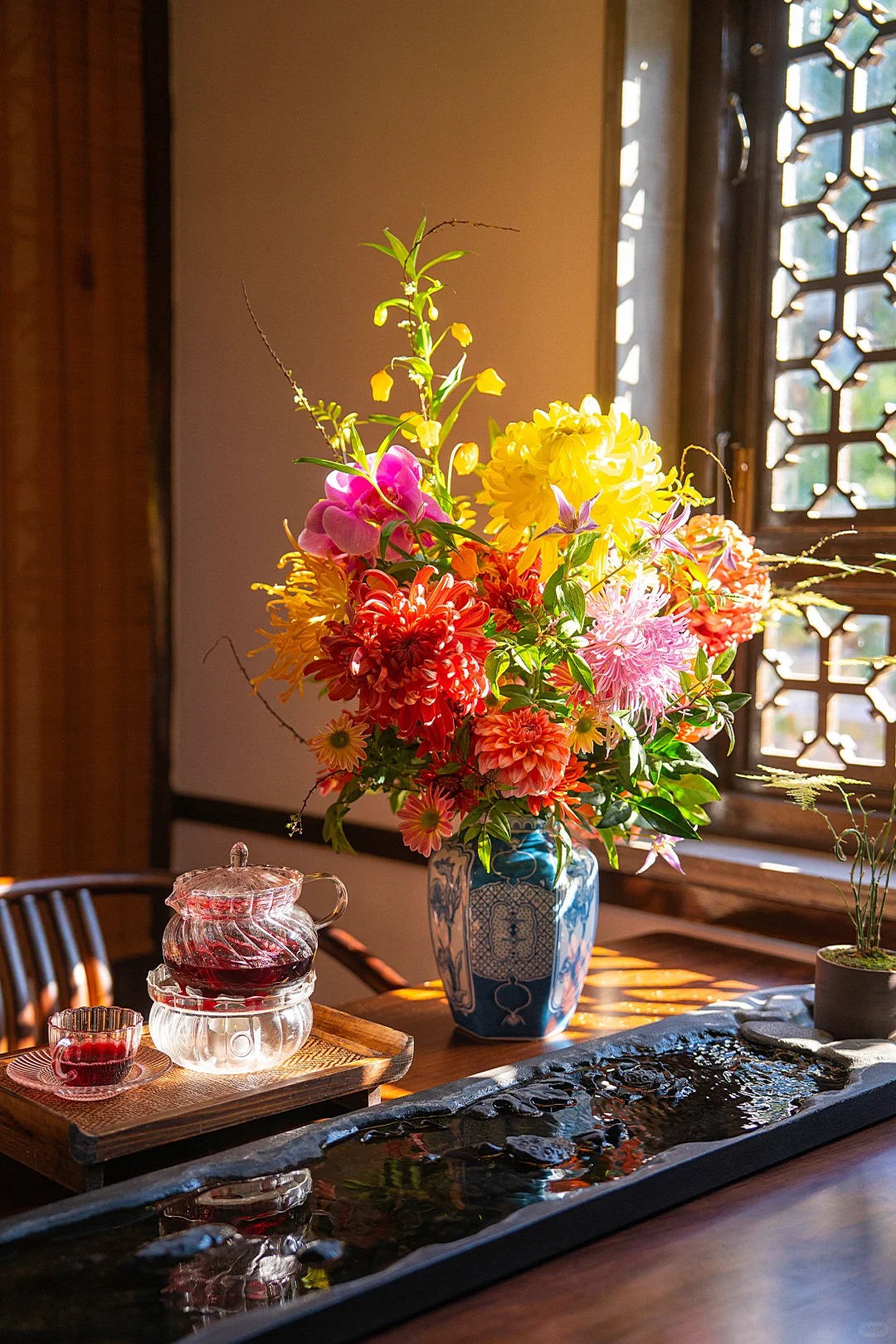 Kh&ocirc;ng chỉ đẹp, đ&acirc;y l&agrave; l&yacute; do người xưa dặn nhất định phải b&agrave;y hoa c&uacute;c ng&agrave;y Tết để gọi 