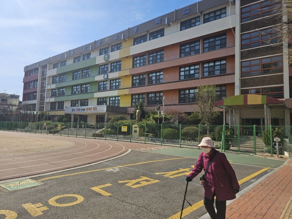 Hơn 4.000 trường học tại H&agrave;n Quốc đ&oacute;ng cửa v&igrave; thiếu học sinh- Ảnh 1.