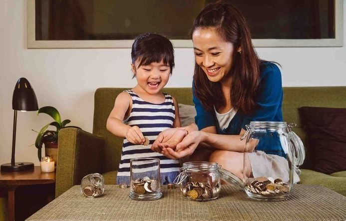 Thiếu hụt FQ v&igrave; cha mẹ ngại n&oacute;i chuyện tiền nong: Bi kịch của những "đứa trẻ to x&aacute;c"- Ảnh 1.