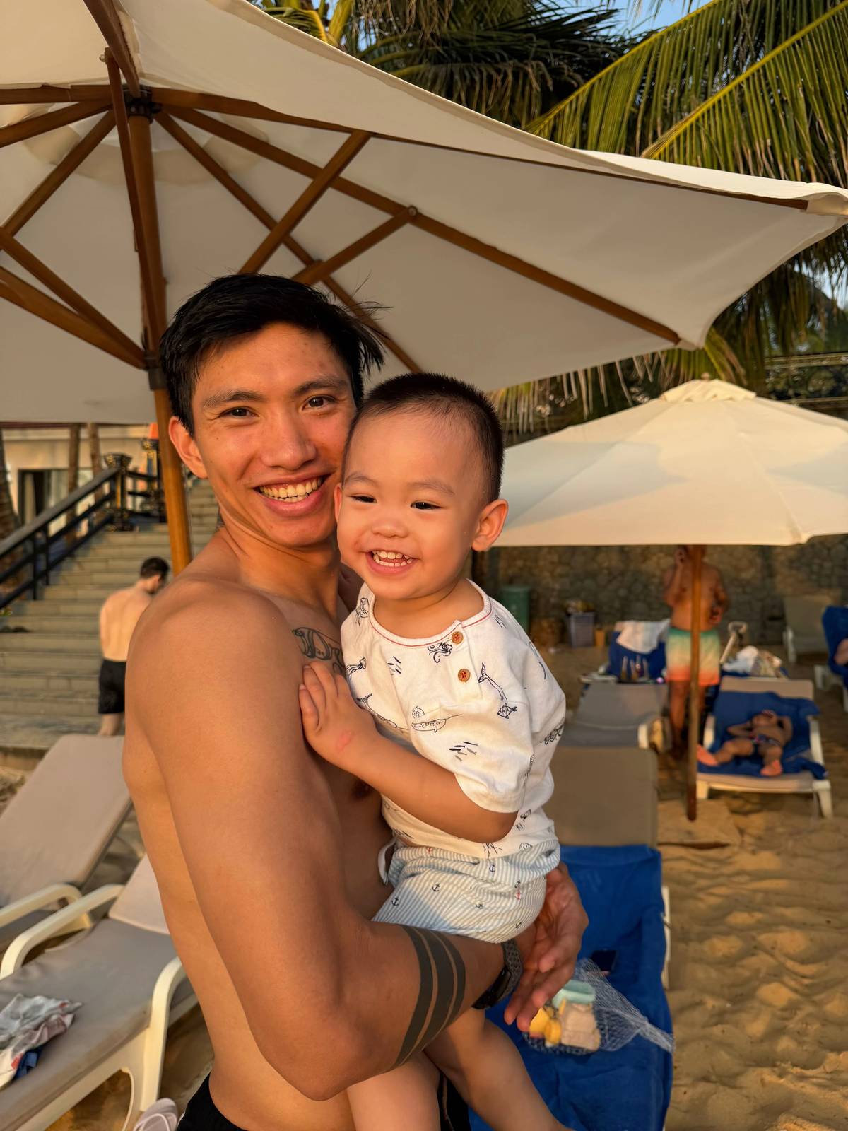 Doãn Hải My khoe chân dài thẳng tắp, tình tứ e ấp bên Văn Hậu, còn ai đồn tiểu thư thích to tiếng với chồng?- Ảnh 6. Doãn Hải My khoe chân dài thẳng tắp, tình tứ e ấp bên Văn Hậu, còn ai đồn tiểu thư thích to tiếng với chồng?- Ảnh 6.