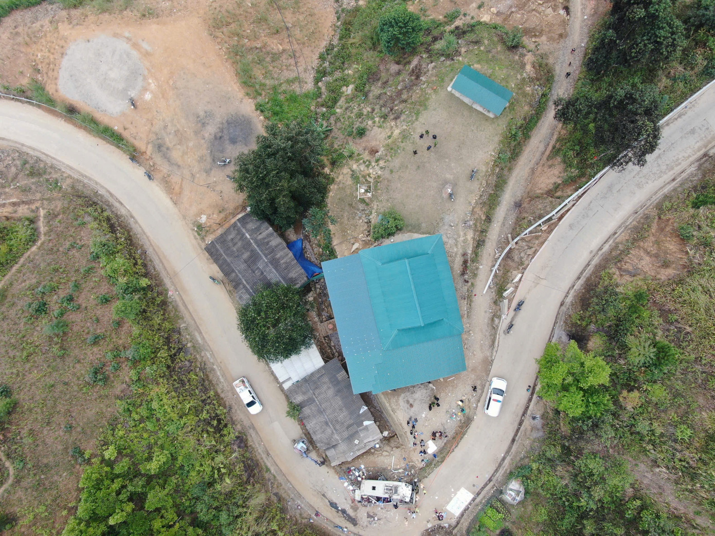 Vụ lật xe đi từ thiện khiến 9 người chết: C&ocirc; g&aacute;i 22 tuổi tho&aacute;t nạn v&igrave; dừng h&agrave;nh tr&igrave;nh giữa chừng- Ảnh 2.