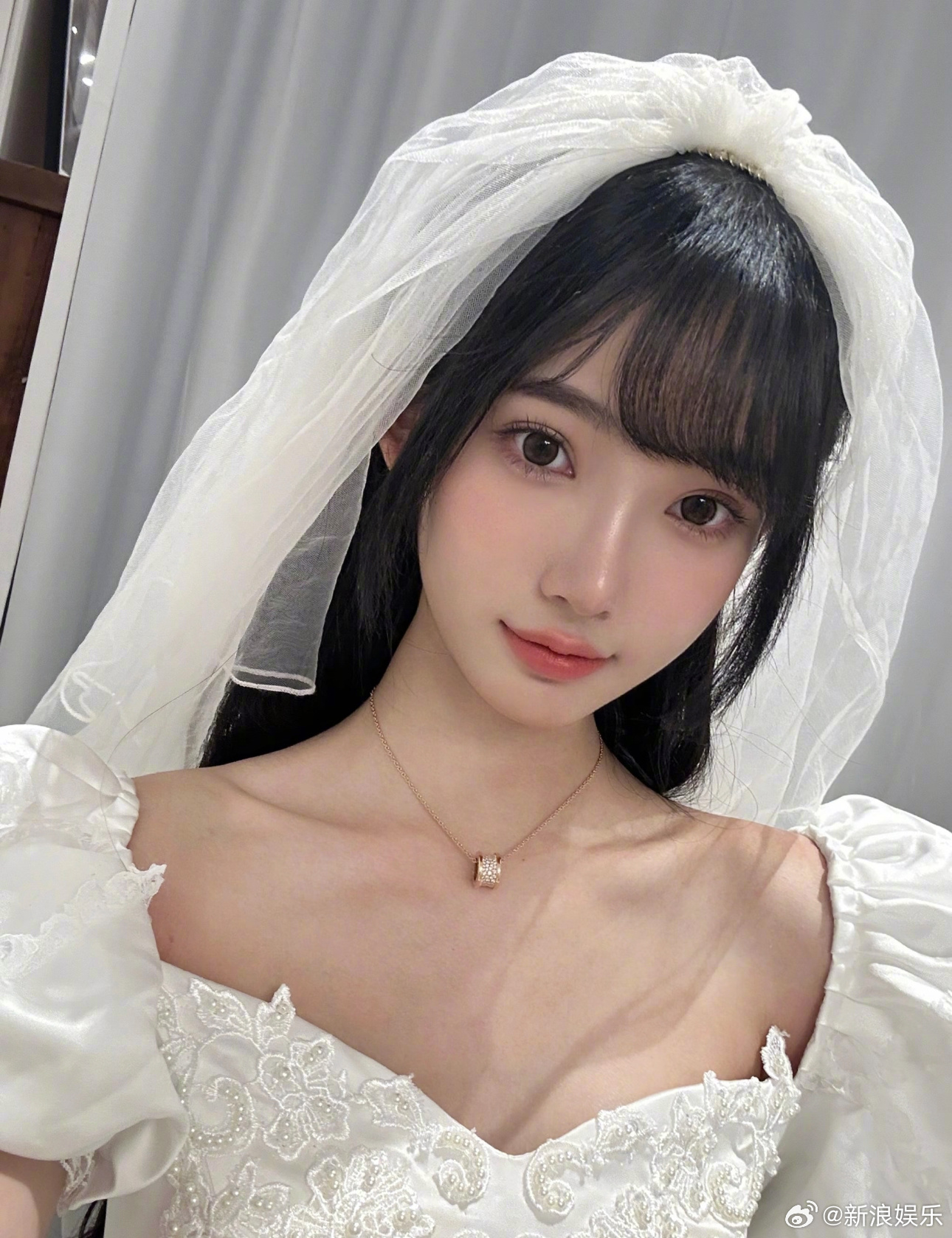 Hot nhất cuối năm: Thiếu gia số 1 showbiz c&ocirc;ng khai hẹn h&ograve; thi&ecirc;n kim k&eacute;m 21 tuổi, nh&igrave;n khung h&igrave;nh chung m&agrave; sốc ngang- Ảnh 5.