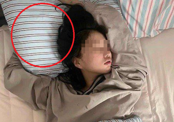 Dấu hiệu cảnh b&aacute;o ung thư tr&ecirc;n gối v&agrave;o buổi s&aacute;ng, nhiều người bỏ qua rồi hối hận- Ảnh 1.