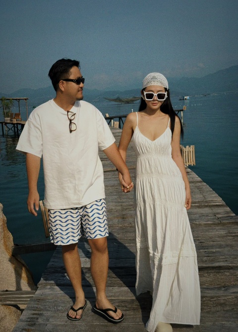 Đạo diễn Vbiz xả kho ảnh bên bạn gái nóng bỏng sau khi Đạo diễn Vbiz xả kho ảnh bên bạn gái nóng bỏng sau khi