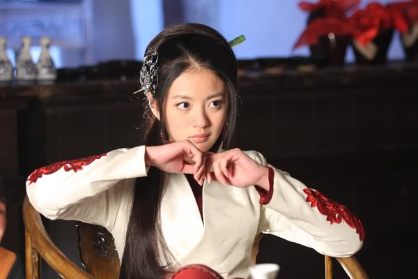 "Nữ diễn vi&ecirc;n phim giờ v&agrave;ng" lấy đại gia, được cầu h&ocirc;n bằng nhẫn 71 tỷ nhưng sống như người gi&uacute;p việc- Ảnh 1.