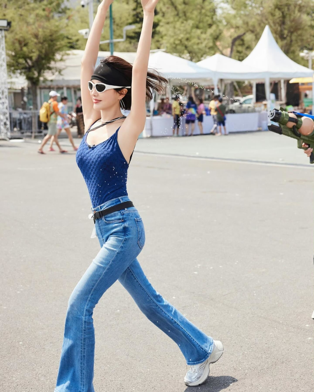 Ho&agrave;ng hậu 46 tuổi vẫn trẻ đẹp, d&aacute;ng eo &oacute;t nhờ đ&acirc;u?- Ảnh 6.