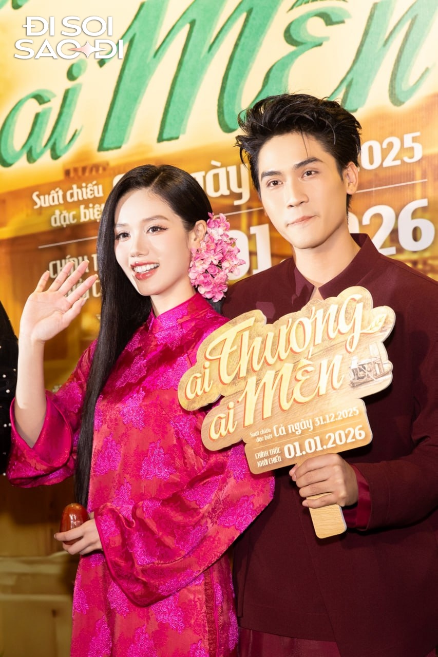 Vbiz mới c&oacute; 1 cặp đ&ocirc;i đỉnh cao visual: Nh&agrave; g&aacute;i xinh như hoa như ngọc, nh&agrave; trai vừa đẹp vừa ngầu- Ảnh 1.