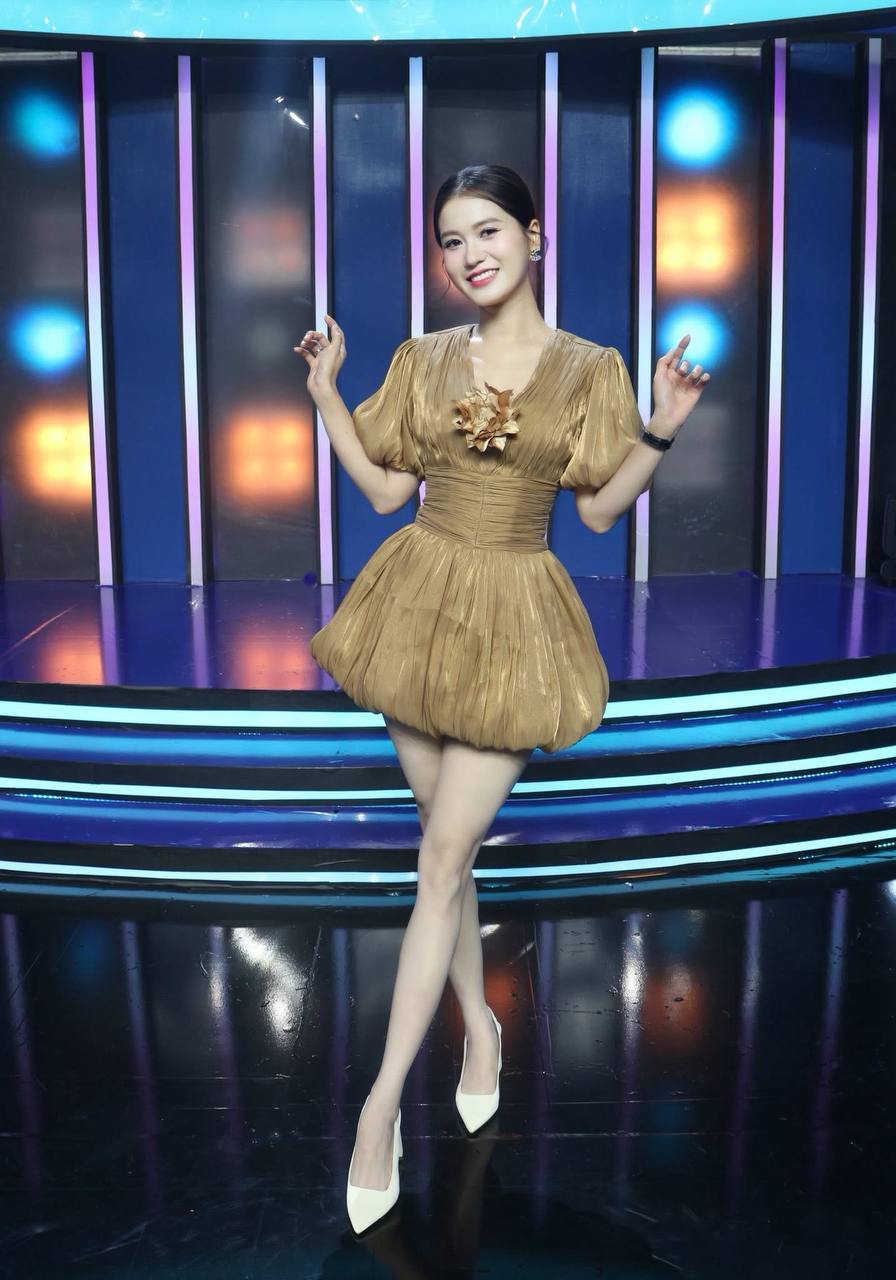 L&acirc;m Vỹ Dạ lại trẻ măng, đ&ocirc;i ch&acirc;n ho&aacute; ra cũng thuộc h&agrave;ng cực phẩm!- Ảnh 10.