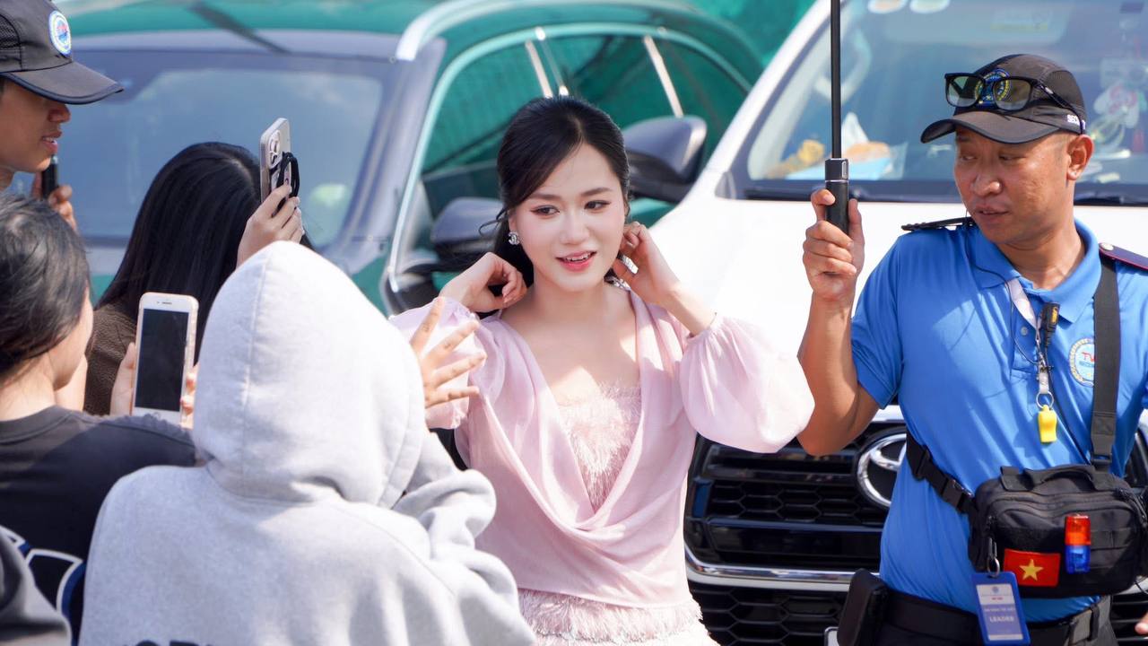 L&acirc;m Vỹ Dạ lại trẻ măng, đ&ocirc;i ch&acirc;n ho&aacute; ra cũng thuộc h&agrave;ng cực phẩm!- Ảnh 2.