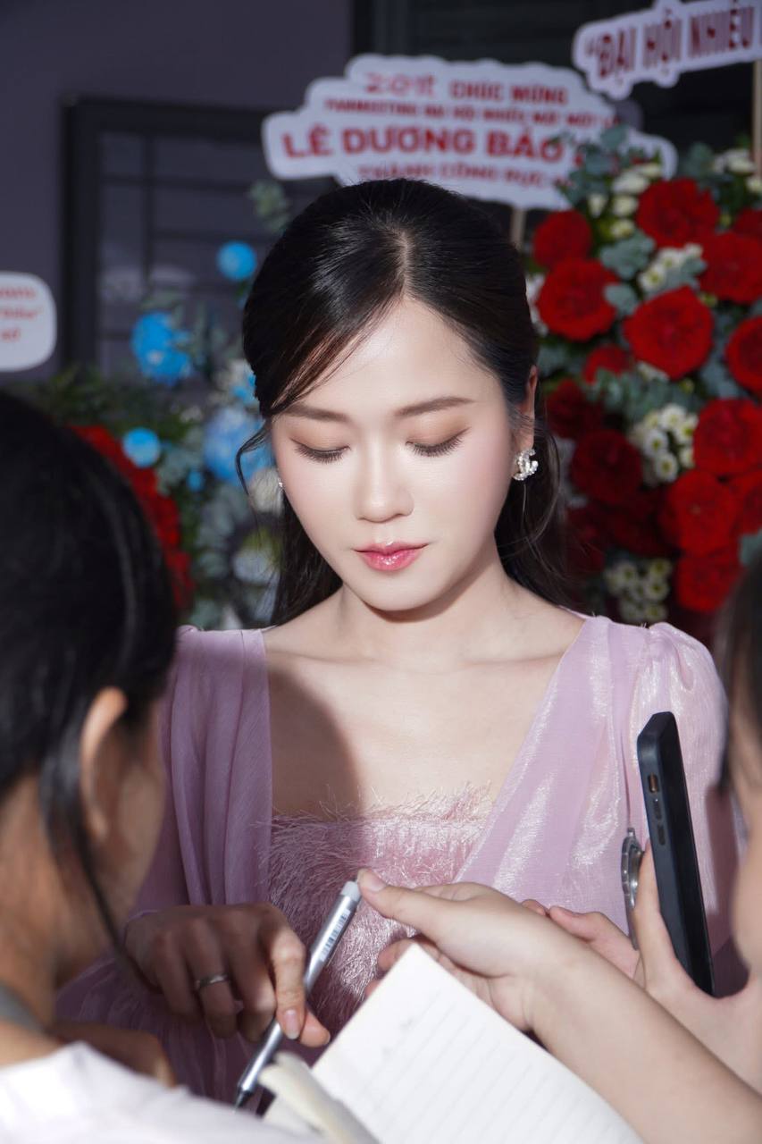 L&acirc;m Vỹ Dạ lại trẻ măng, đ&ocirc;i ch&acirc;n ho&aacute; ra cũng thuộc h&agrave;ng cực phẩm!- Ảnh 3.