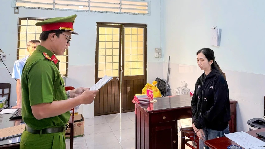 Bắt nữ kế to&aacute;n Nguyễn Tường Vi- Ảnh 1.