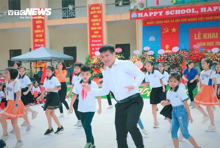 Hai kỷ lục Việt Nam v&agrave; triết l&yacute; trường học hạnh ph&uacute;c của thầy hiệu trưởng- Ảnh 3.