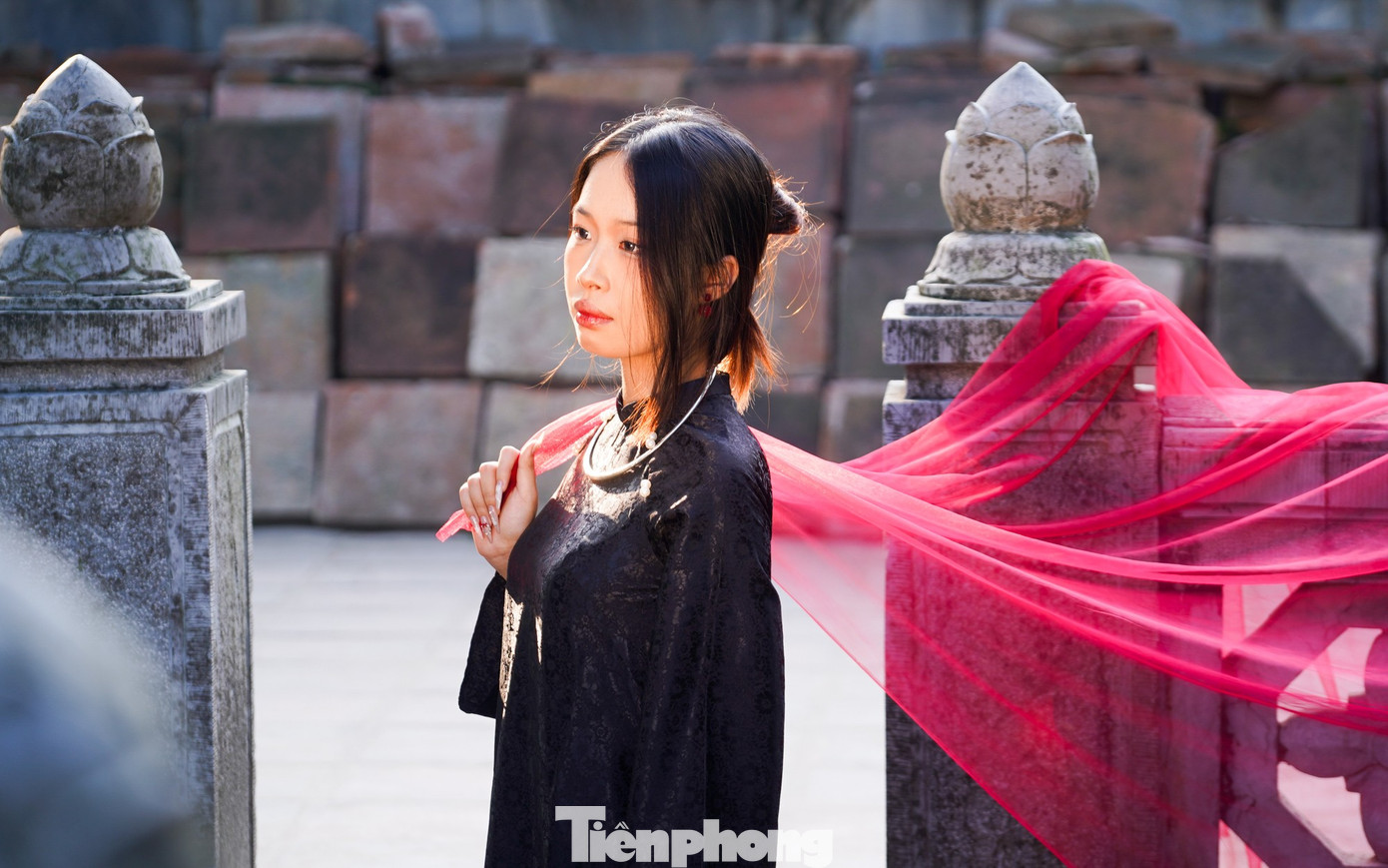 Ng&ocirc;i đền cổ giữa l&ograve;ng H&agrave; Nội th&agrave;nh điểm check-in 'b&iacute; mật' của giới trẻ- Ảnh 6.