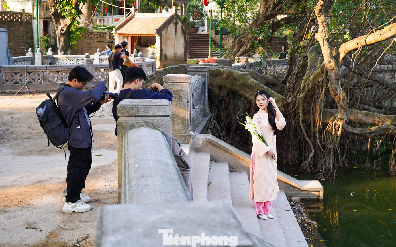 Ng&ocirc;i đền cổ giữa l&ograve;ng H&agrave; Nội th&agrave;nh điểm check-in 'b&iacute; mật' của giới trẻ- Ảnh 11.