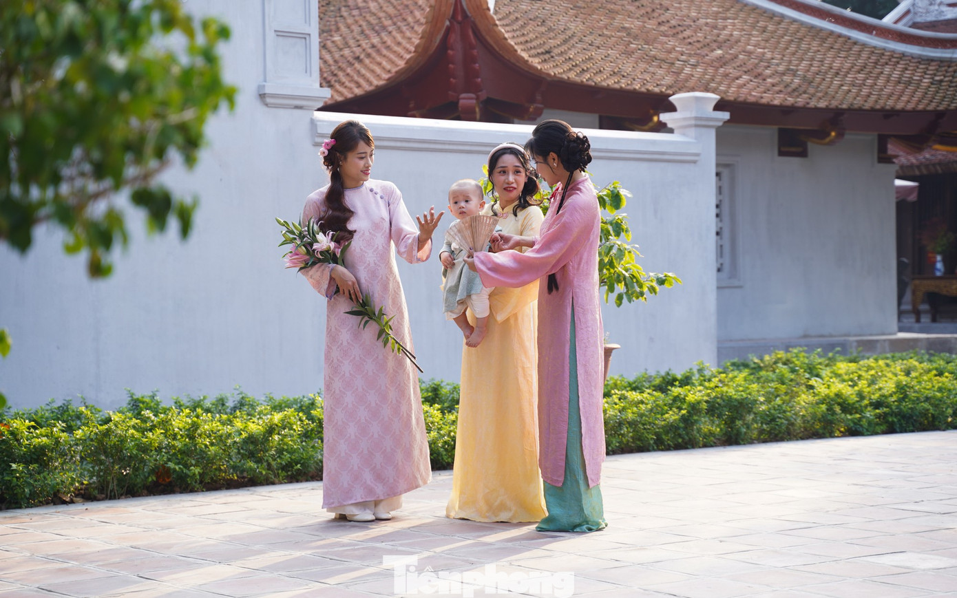 Ng&ocirc;i đền cổ giữa l&ograve;ng H&agrave; Nội th&agrave;nh điểm check-in 'b&iacute; mật' của giới trẻ- Ảnh 12.